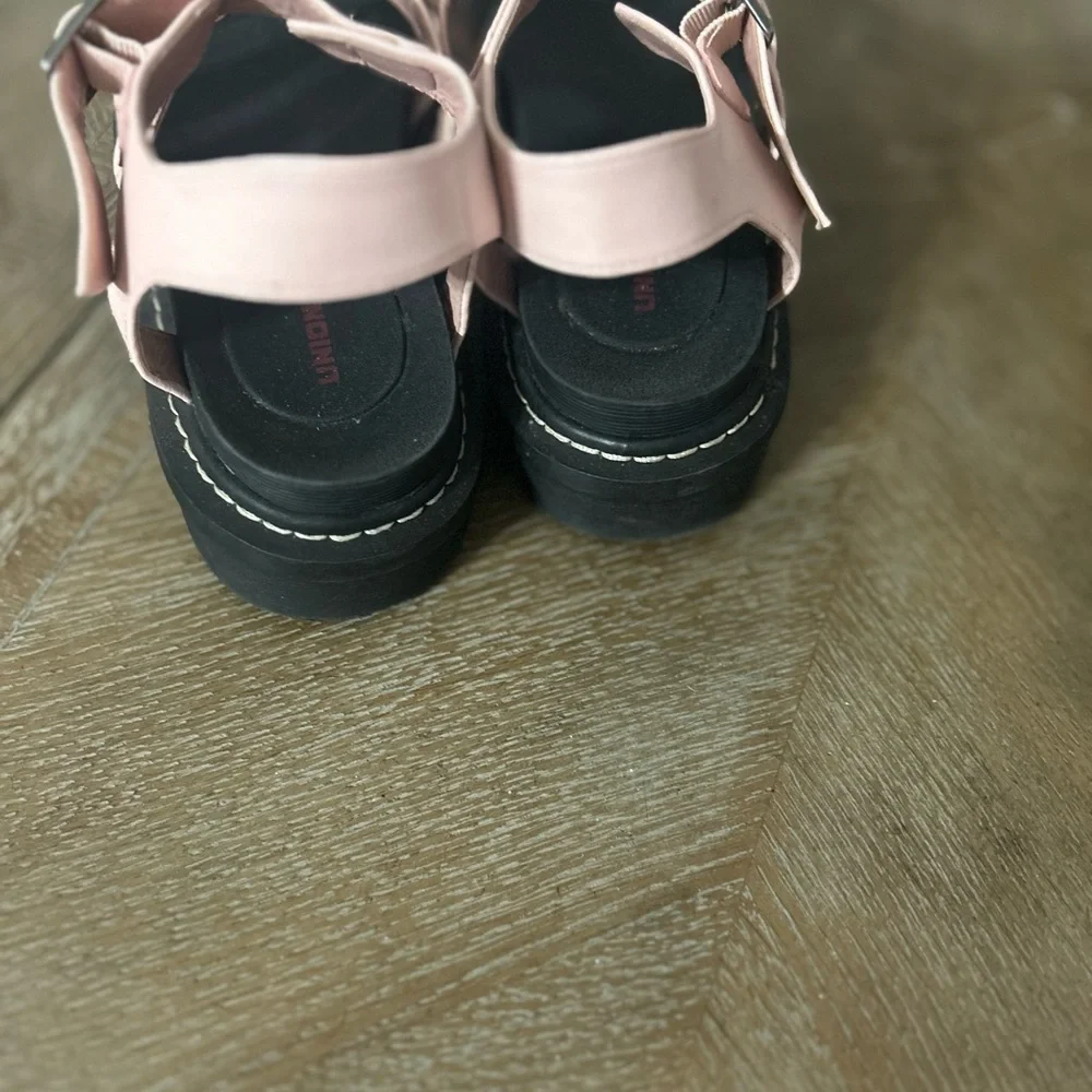 Union Bay " Dolce " platform sandals. - Picture 7 of 8